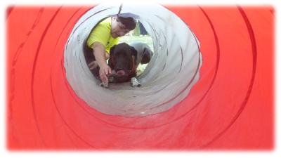 Antonella e Margot impegnate nel tunnel