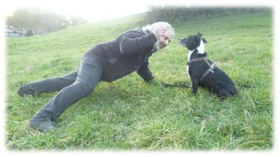 piegamenti sulle braccia con macchia in attenzione